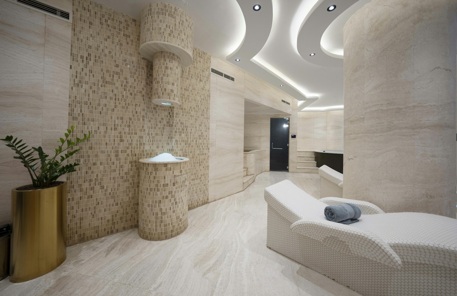 Salle de bain spa avec baignoire contemporaine